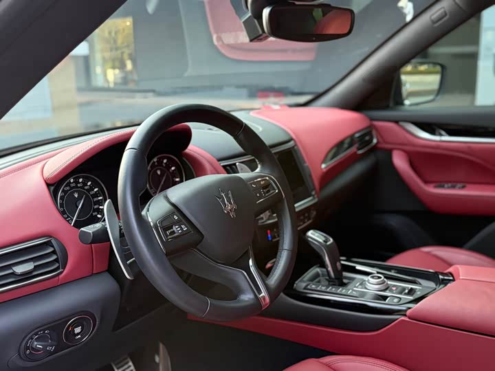 Фото 6 - Maserati Levante