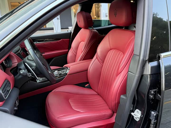 Фото 7 - Maserati Levante