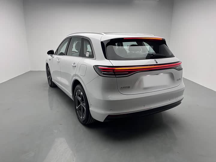 Фото 6 - Shangjie (Huawei × SAIC) H5