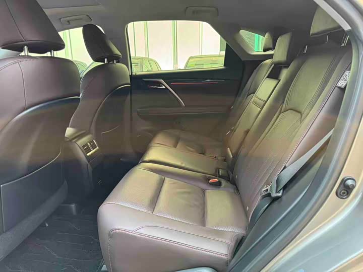 Фото 7 - Lexus RX