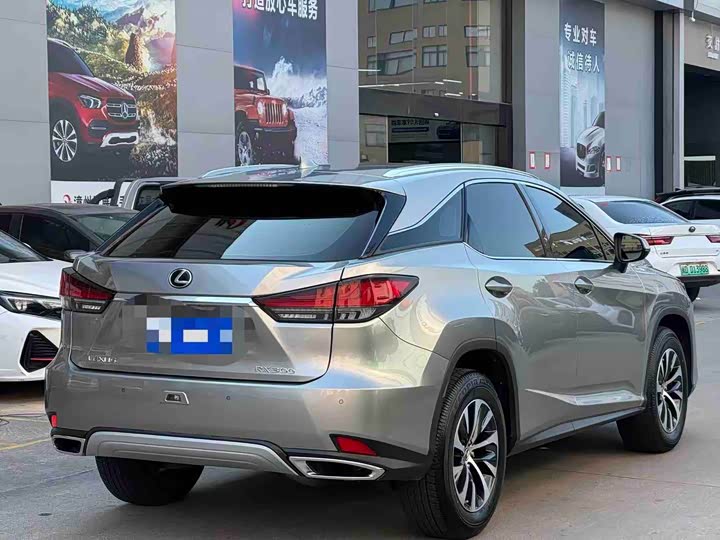 Фото 8 - Lexus RX