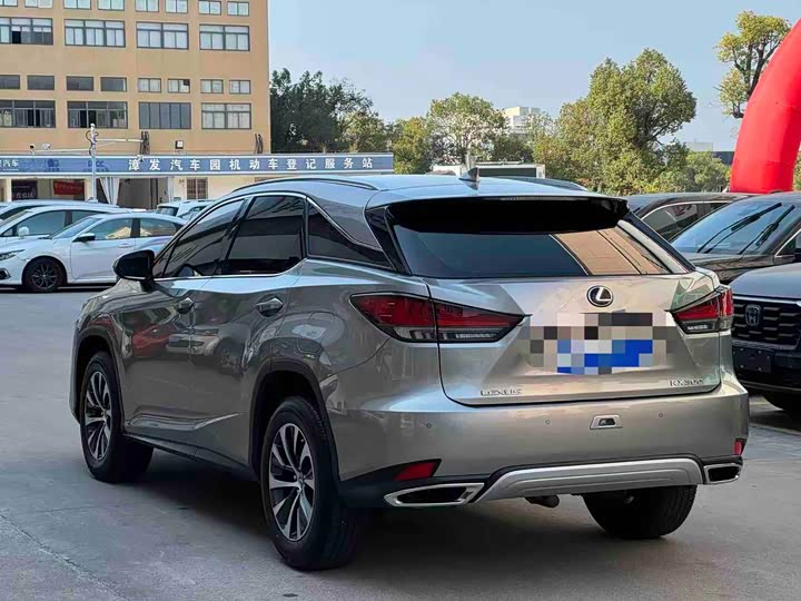 Фото 9 - Lexus RX