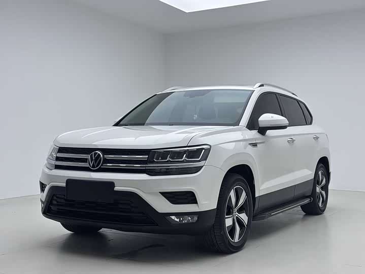 Фото 1 - Volkswagen Tharu