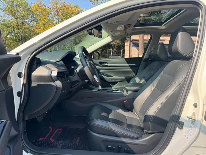 Фото 9 - Nissan Teana