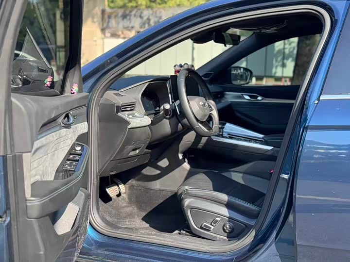 Фото 4 - Geely Preface