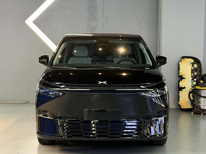 Фото 2 - XPeng X9