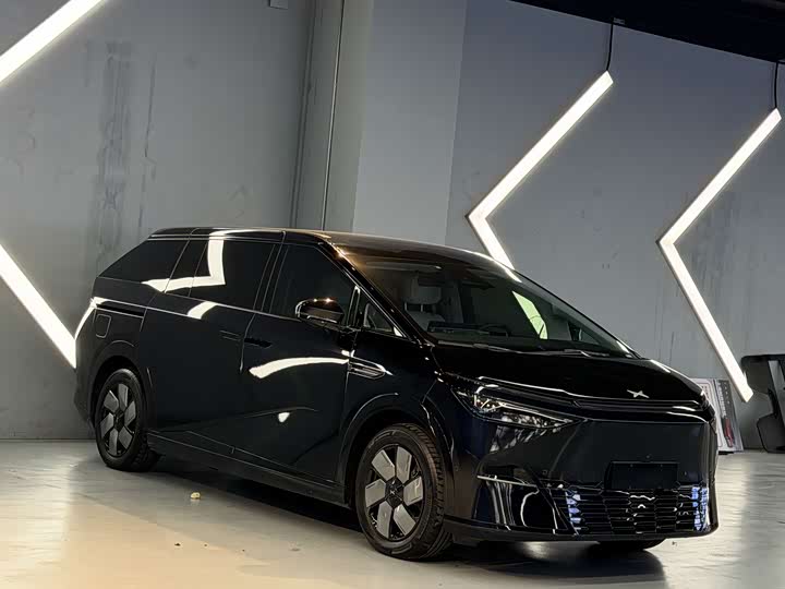 Фото 3 - XPeng X9