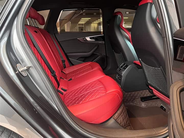 Фото 9 - Audi S4