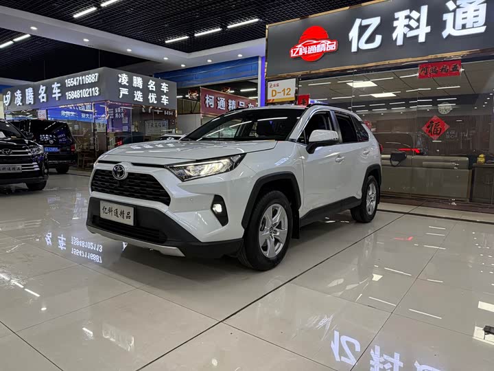 Фото 1 - Toyota RAV4