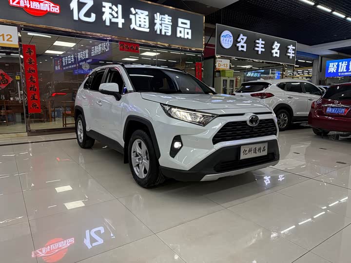 Фото 2 - Toyota RAV4