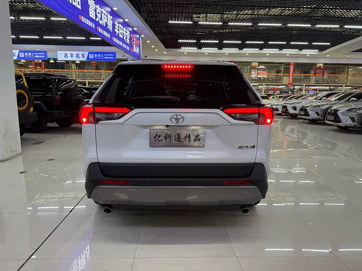 Фото 4 - Toyota RAV4