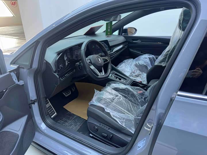 Фото 9 - Volkswagen Golf