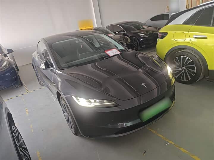 Фото 4 - Tesla Model 3