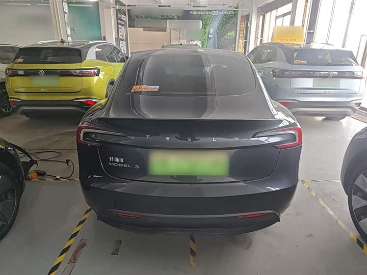Фото 6 - Tesla Model 3