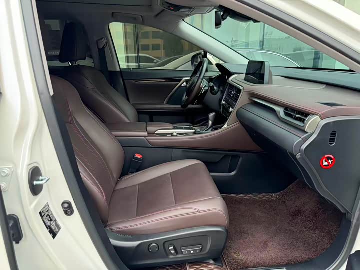 Фото 7 - Lexus RX