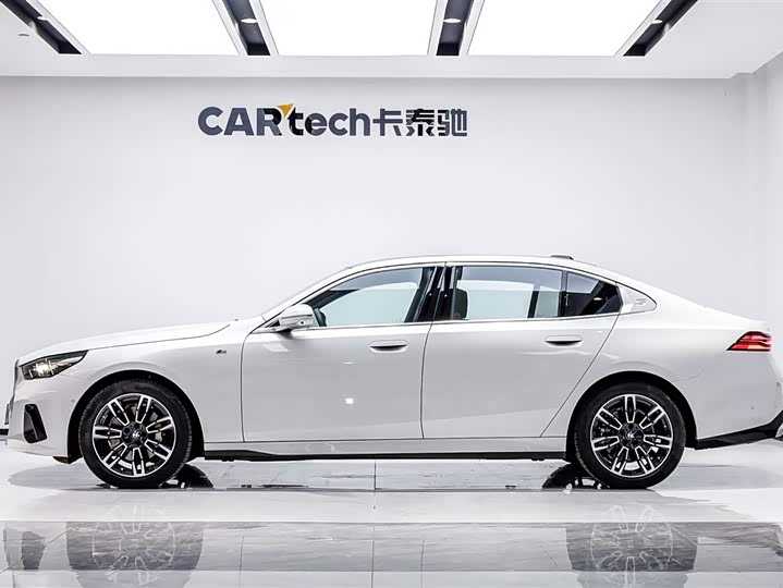 Фото 5 - BMW 5 Series