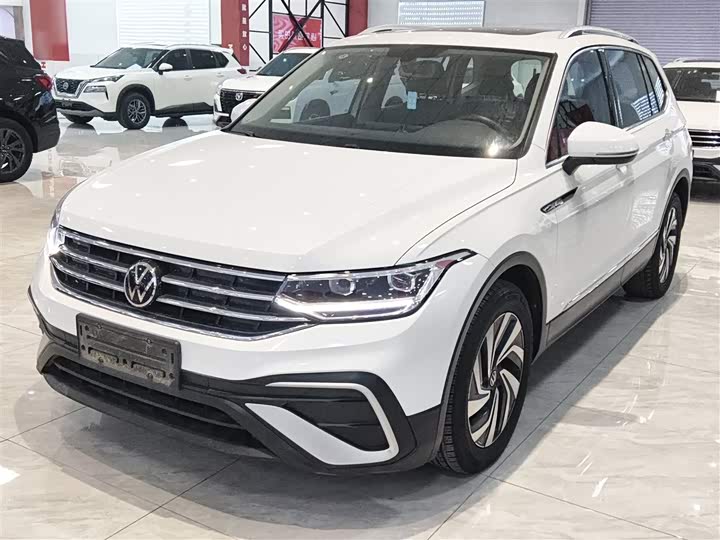 Фото 1 - Volkswagen Tiguan L Pro