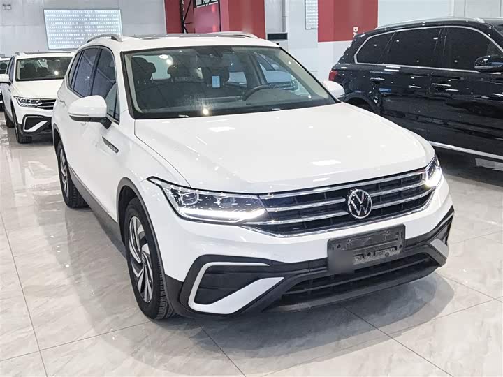 Фото 4 - Volkswagen Tiguan L Pro