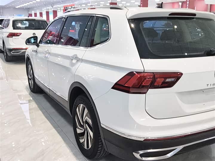 Фото 5 - Volkswagen Tiguan L Pro