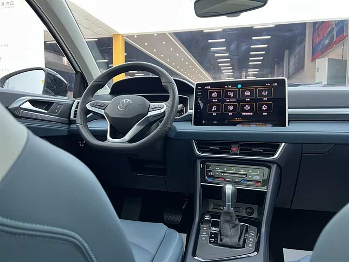 Фото 8 - Volkswagen Tharu