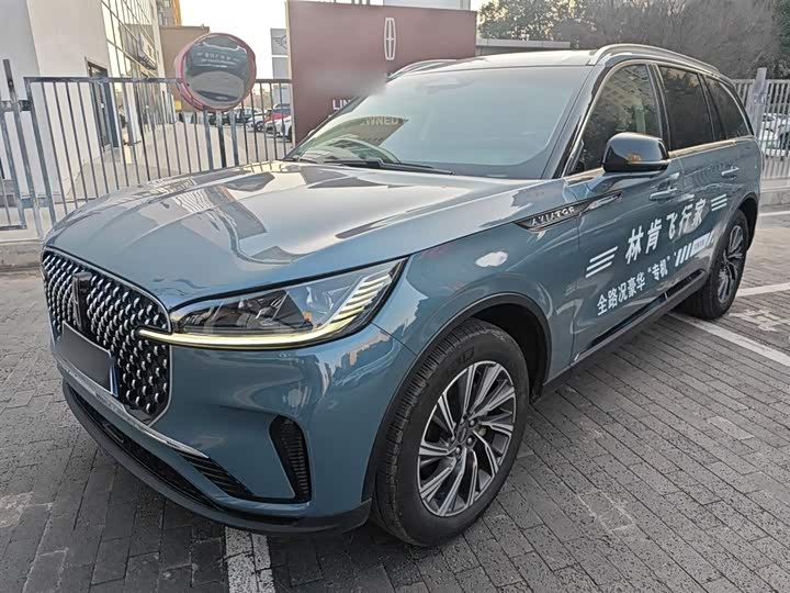 Фото 1 - Lincoln Aviator