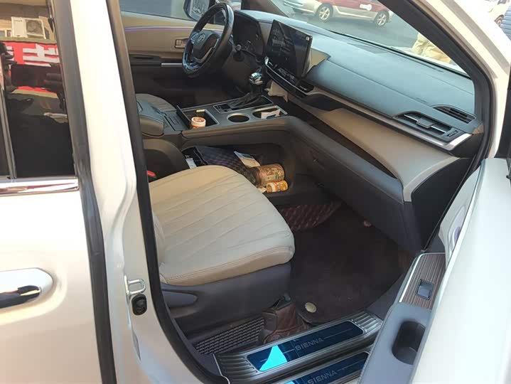 Фото 8 - Toyota Sienna