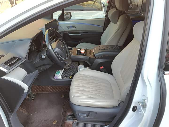 Фото 9 - Toyota Sienna