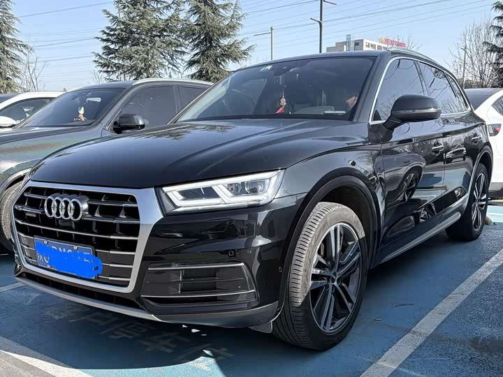 Фото 1 - Audi Q5L