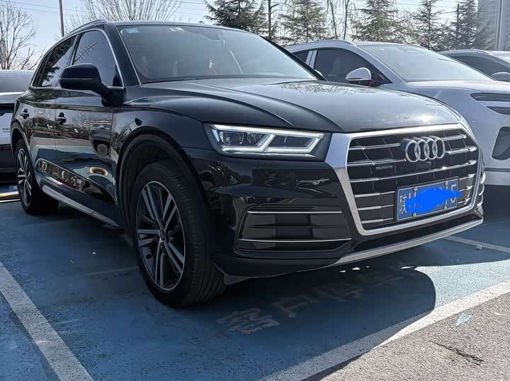 Фото 2 - Audi Q5L