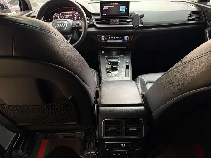 Фото 7 - Audi Q5L