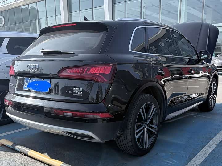 Фото 8 - Audi Q5L