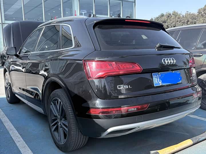 Фото 9 - Audi Q5L