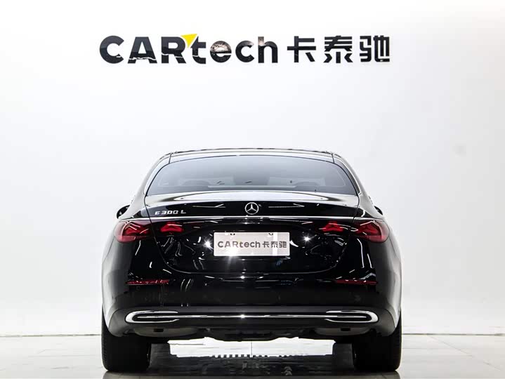 Фото 5 - Mercedes-Benz E-Class