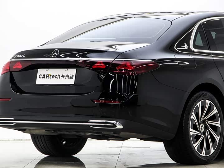 Фото 8 - Mercedes-Benz E-Class