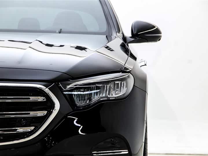 Фото 9 - Mercedes-Benz E-Class