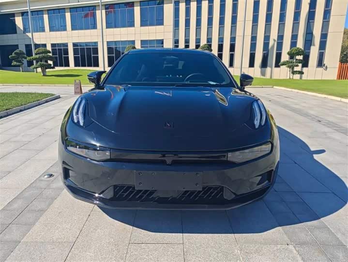 Фото 2 - Zeekr 001