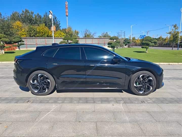 Фото 4 - Zeekr 001