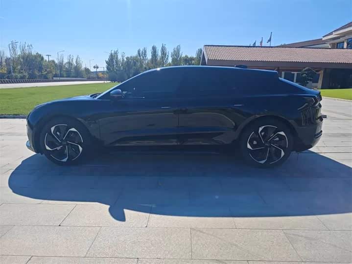 Фото 6 - Zeekr 001