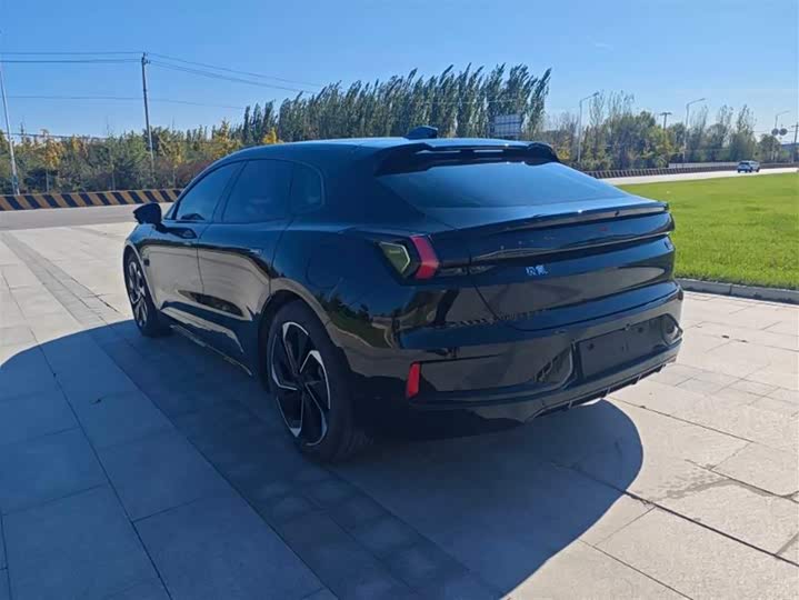 Фото 7 - Zeekr 001