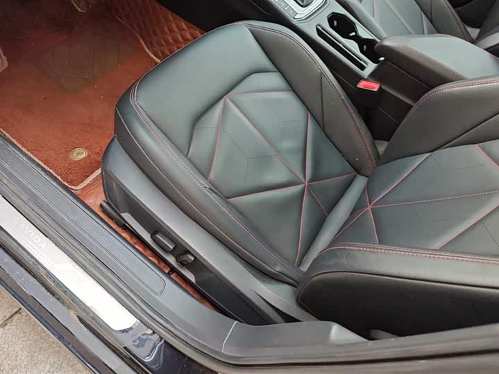 Фото 9 - Volkswagen Lavida