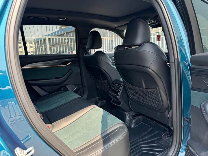 Фото 7 - Geely Monjaro