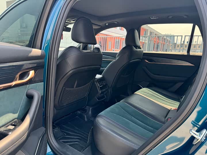 Фото 8 - Geely Monjaro