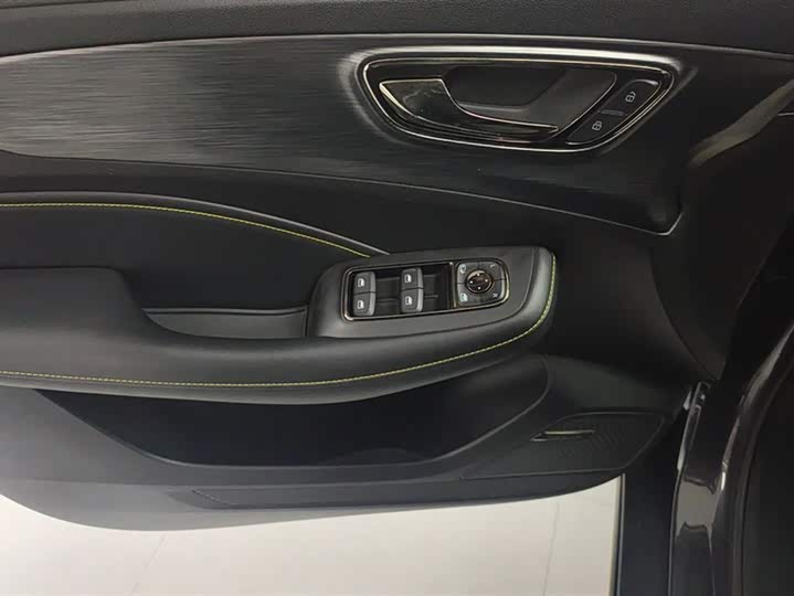 Фото 7 - Roewe RX5