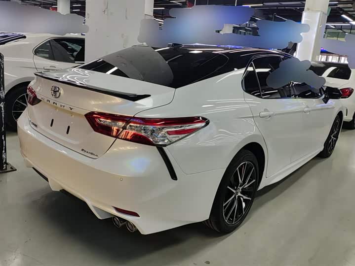 Фото 3 - Toyota Camry