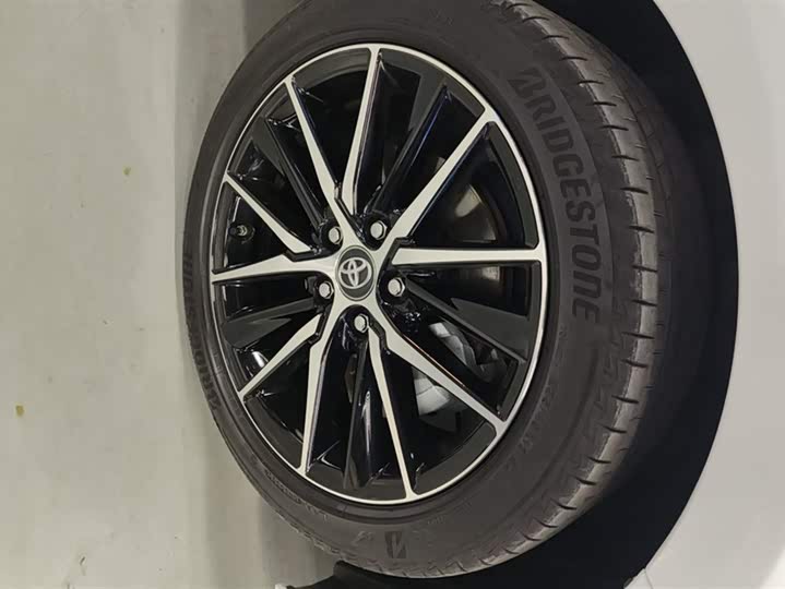 Фото 6 - Toyota Camry