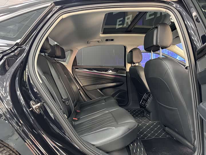 Фото 8 - Volkswagen Passat