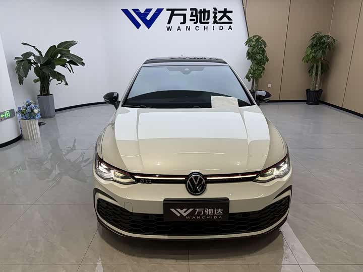 Фото 1 - Volkswagen Golf GTI