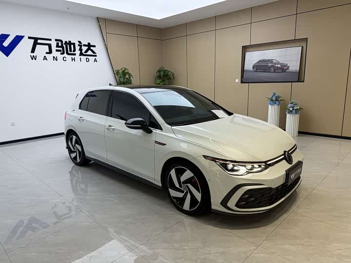 Фото 3 - Volkswagen Golf GTI