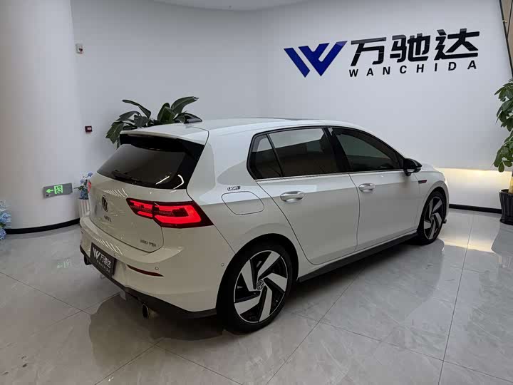 Фото 6 - Volkswagen Golf GTI