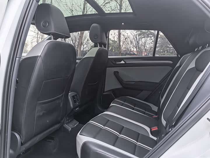 Фото 4 - Volkswagen T-Roc